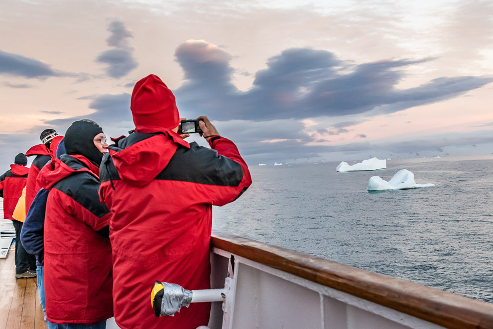 First icebergs on the Drake Passage 8850
