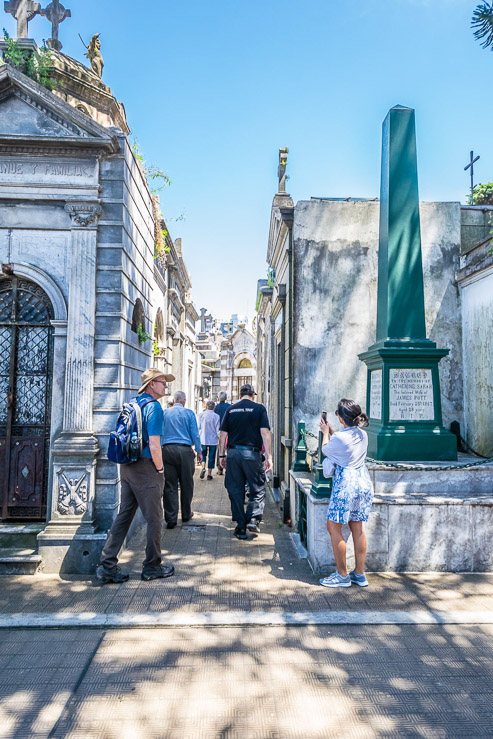 Recoleta alley after alley of tombs 8017