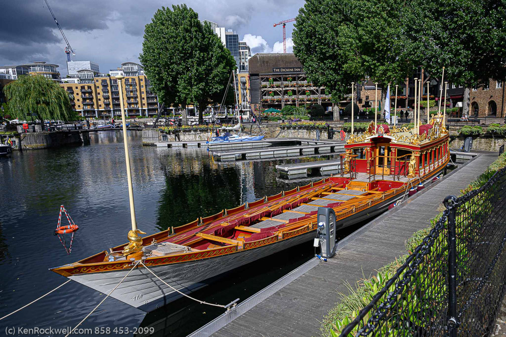 The Queen's own little row boat 0195