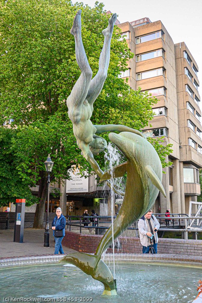 Girl with a Dolphin - David Wynne  0745
