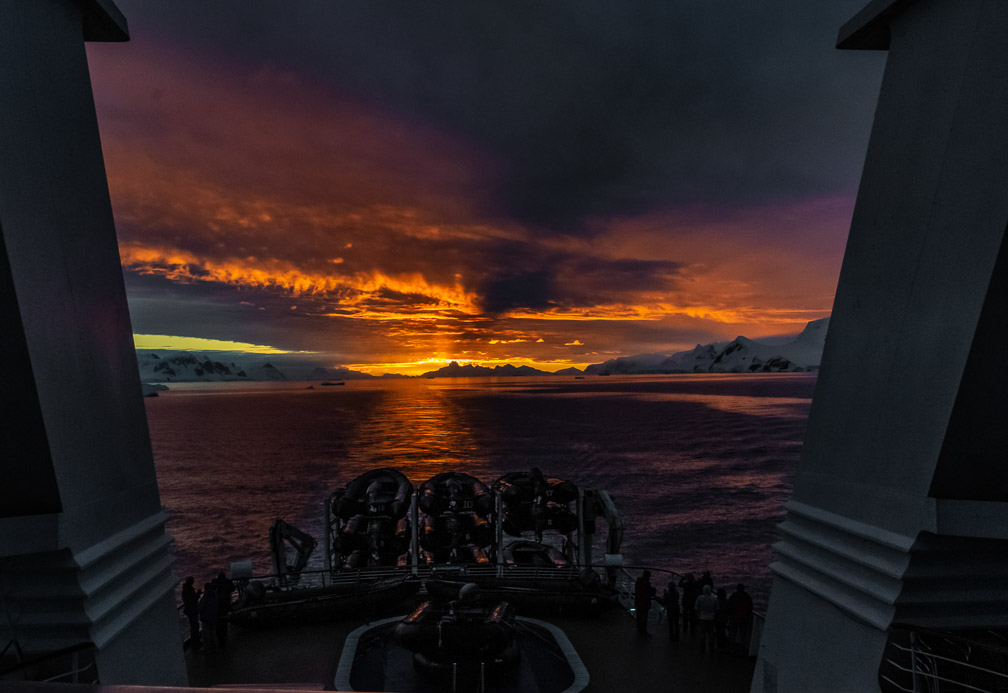 Everyone watched the sunset  0701