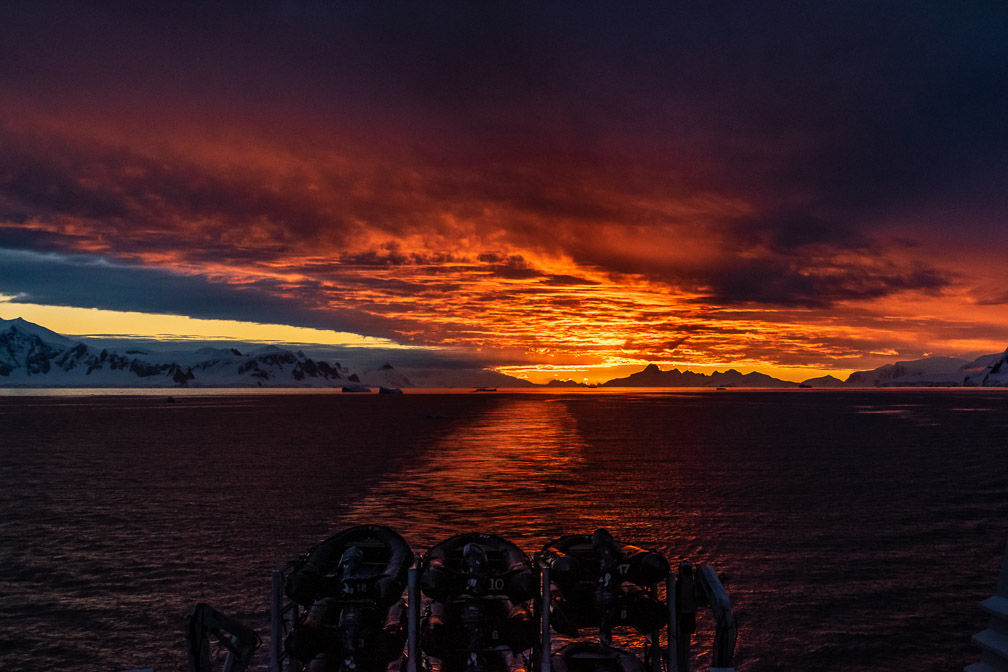 Everyone watched the sunset  0715