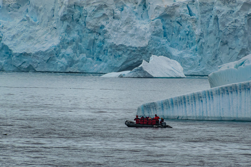 First boat going ashore 9245