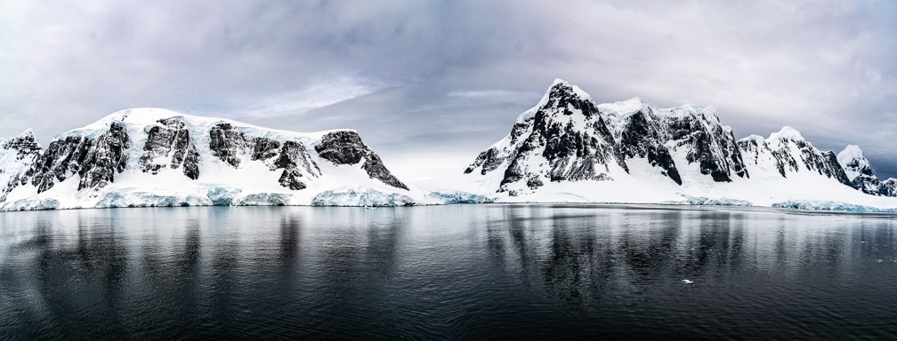 Another nice reflection in the calm waters   0306