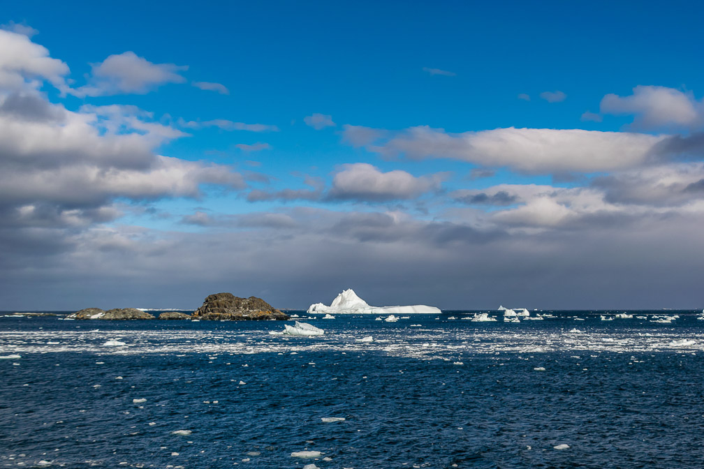 Nothing to see really but its gorgeous  9781